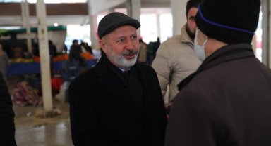 Başkan Çolakbayrakdar, pazarcı esnafını ziyaret etti