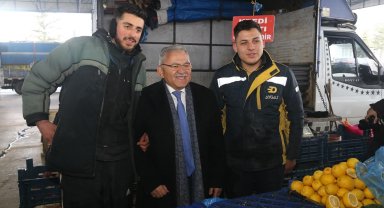 Büyükkılıç'tan pazar yerine ziyaret