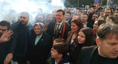 Büyükşehir Belediye Başkanı adayı Hatipoğlu, Eskişehir'de coşkuyla karşılandı