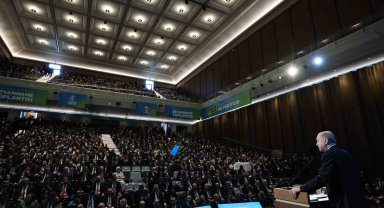 Cumhurbaşkanı Erdoğan: "Eser ortaya koyamamanın, halka hizmet getirememenin bahanesi olamaz. Birilerinin 'engellendik' edebiyatı yapmalarına bakmayın, bunlar safsatadan ibarettir."