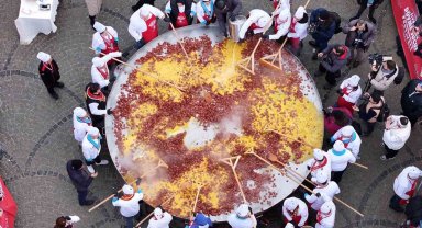 Dev tavada 3 bin 500 adet yumurta ve 500 kilo sucuk pişirildi