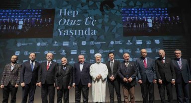 Diyanet İşleri Başkanı Erbaş, 'Hep 33 Yaşında' belgeselinin galasına katıldı