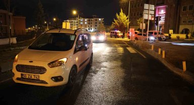 Dur ihtarına uymayan aracı, polis ekipleri ateş ederek durdurdu