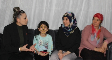 Elif ÇELİKTAŞ, sosyal medya hesabı üzerinden kendisini davet eden mahalle sakinini ziyaret etti