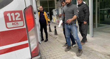 Elini odun kesme makinesine kaptıran genç hastanelik oldu