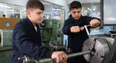 Fabrika gibi çalışan lise: Cirosu 5 milyona yaklaştı