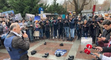 Gazeteciler Gazze'de öldürülen gazeteciler için bir araya geldi