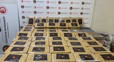 Gümrük Muhafaza ekipleri muz dolu konteynerde 77 kilogram kokain ele geçirdi