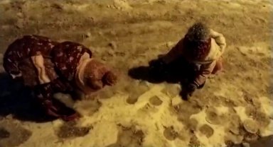 Hayatlarında ilk defa kar gören çocuklar ilginç tepkiler verdi