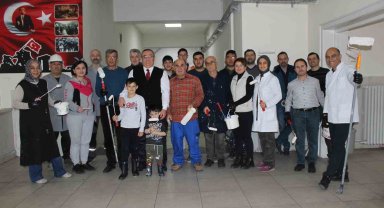 Hem üretiyorlar hem boyuyorlar