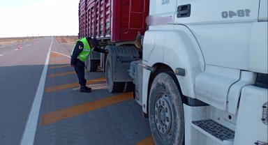 Jandarma ekipleri yollarda kış lastiği denetiminde