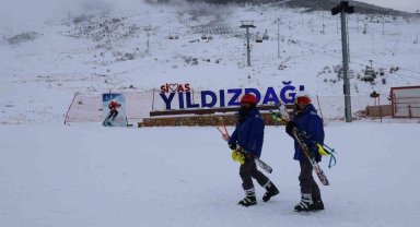 Kar ve kayak severler Yıldızdağı'na akın etti