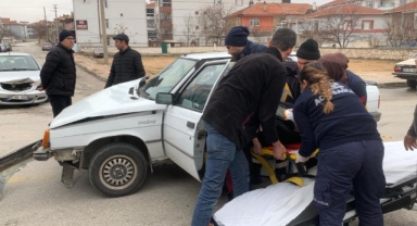 Karaman’da 2 otomobil çarpıştı: 1 yaralı