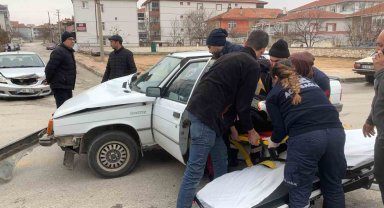 Karaman'da 2 otomobil çarpıştı: 1 yaralı