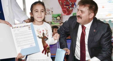Karaman'da 52 bin öğrenci karne heyecanı yaşadı