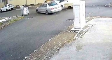 Kargo minibüsü ile otomobil çarpıştı: 5 yaralı