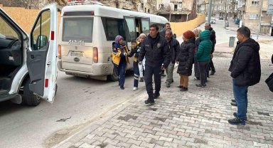 Karşıya geçmeye çalışan çocuğa minibüs çarptı