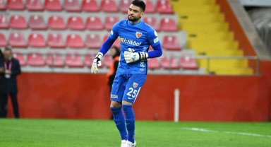 Kayserispor'da mağlubiyet üzüntüsü: Kaleci Bilal gözyaşlarına hakim olamadı