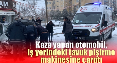 Kaza yapan otomobil, iş yerindeki tavuk pişirme makinesine çarptı: 1 yaralı