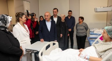 Keçiören Belediye Başkanı Altınok 2024'ü yenidoğan bebeklerle karşıladı
