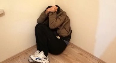 Kiralık dairesine müşteriyle gitti, uzun süredir kaçak kalan şahısla karşılaştı
