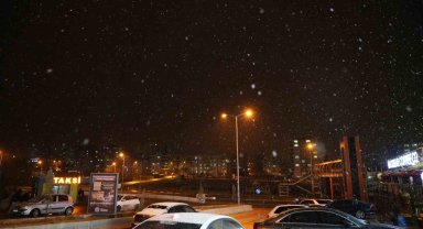 Kırıkkale'de kısa süreli kar yağışı etkili oldu