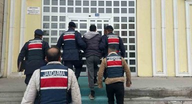 Konya'da 25 yıl hapis cezasıyla aranan şüpheli evinde yakalandı