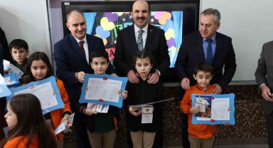 Konya'da 484 bin 500 öğrenci karne heyecanı yaşadı