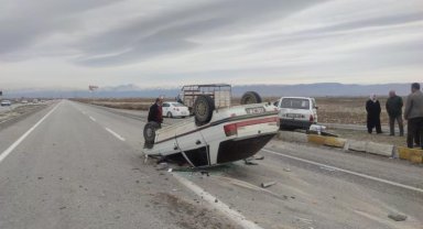 Konya'da iki otomobil çarpıştı: 8 yaralı