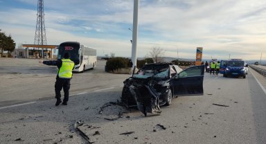 Konya'da otomobil kamyona çarptı: 2 yaralı