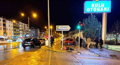 Konya'da otomobil motosiklete çarptı: 1 yaralı