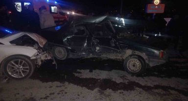 Konya'da otomobiller çarpıştı: 2 yaralı