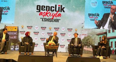 Nebi Hatipoğlu Gençlik Buluşması'nda öğrenciler için vaatlerini açıkladı