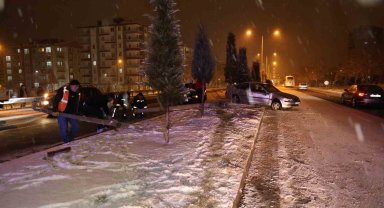 Nevşehir'de buzlanma kazaya sebep oldu, 3 araç hasar gördü