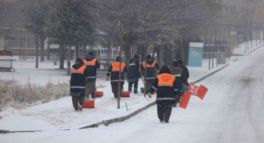 Nevşehir'de kar ile mücadele başladı