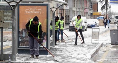 Niğde Belediyesi'nden kent genelinde karla mücadele çalışması
