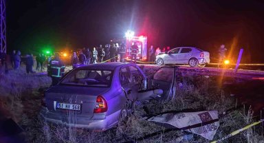 Niğde'de iki otomobil kafa kafaya çarpıştı: 2 ölü, 3 yaralı