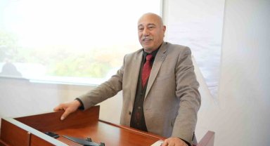 Ömer Halisdemir Üniversitesi'nde 300 meyve fidanı toprakla buluşturuldu