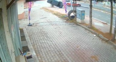 Önce otomobile, sonra çöp konteynırına çarpan araç takla attı: 2 yaralı
