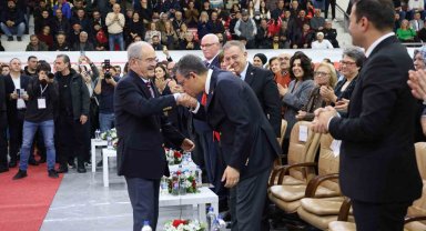 Özgür Özel'den 86 yaşındaki Yılmaz Büyükerşen'e yeni görev