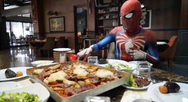 Şehir şehir gezen "örümcek adam" Kırıkkale'de: Yüzlerce yıllık efsane lezzete hayran kaldı