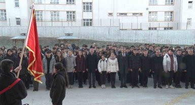 Şehitler için okullarda bir dakikalık saygı duruşunda bulunuldu