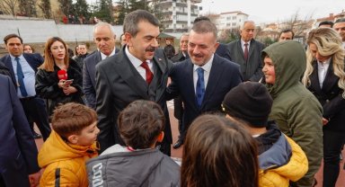 Sincan Belediye Başkanı Ercan çocukların karne sevincini paylaştı