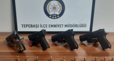 Şüpheli şahsın evinde çok sayıda tabanca ve fişek ele geçirildi