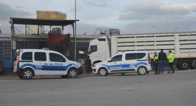 Tamir ettiği tırın kabininin altında kalan usta hayatını kaybetti