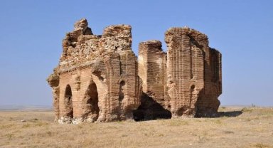 Tarihi Üçayak Kilisesi'ni yapay zeka resmetti