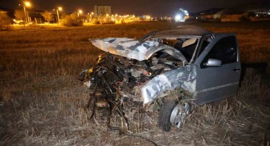 Tarlaya uçan araç 120 metre sonra durabildi