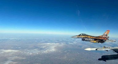 Türk savaş uçakları Kıbrıs'ın güneyinde eğitim görevi icra etti