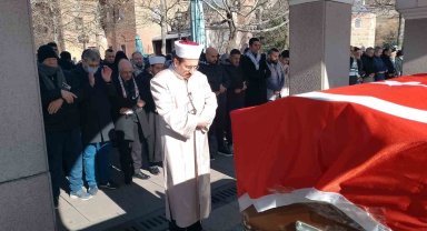 Türkiye'de tedavi gördükleri hastanede hayatını kaybeden 2 Filistinli son yolculuğuna uğurlandı