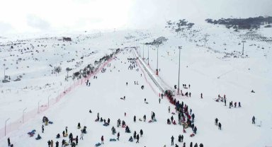 Türkiye'nin en ekonomik kayak merkezi, vatandaşların akınına uğradı